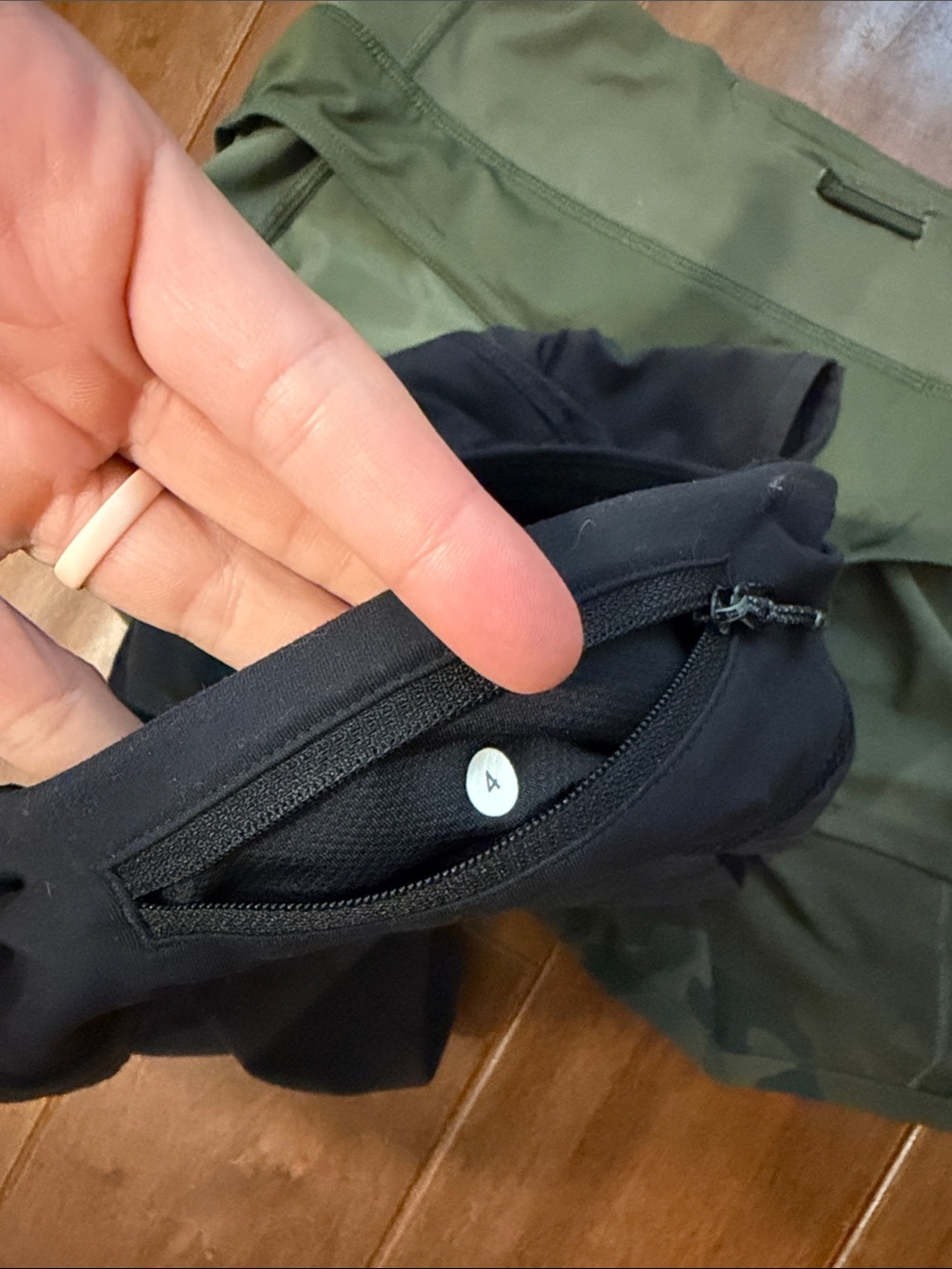 Lululemon Speed Shorts sz 4 - Picture 4 of 5
